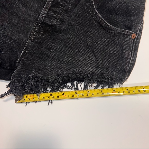 WeTheFree Black Frayed Denim Women Shorts,25 - Picture 9 of 9